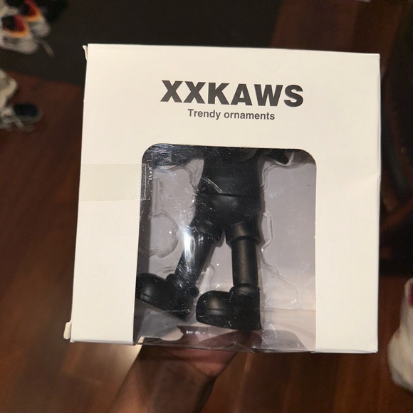 KAWS TRENDY ORNAMENTS Black in Box XX Kaw M Collectible Art NEW sitting - Picture 2 of 6